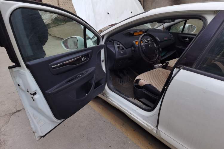Used Citroen C-Quatre 2016 Classic Sedan 1.6L Manual CNG Driver Seat
