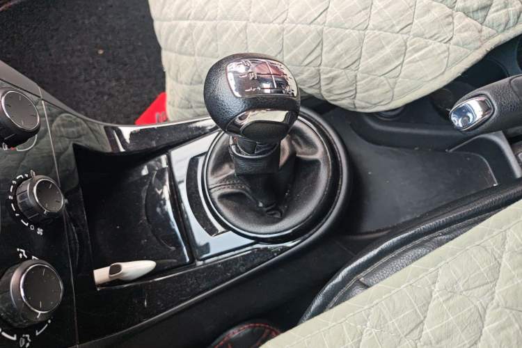 Used Citroen C-Quatre 2016 Classic Sedan 1.6L Manual - Premium Version Gear Lever