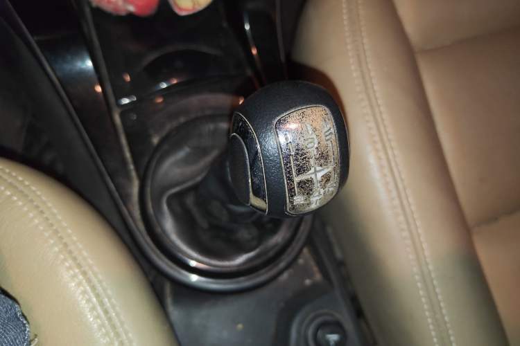 Used Citroen C-Quatre 2016 Classic Sedan 1.6L Manual - Premium Version Gear Lever