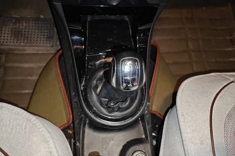 Used Citroen C-Quatre 2016 Classic Sedan 1.6L Manual - Premium Version Gear Lever
