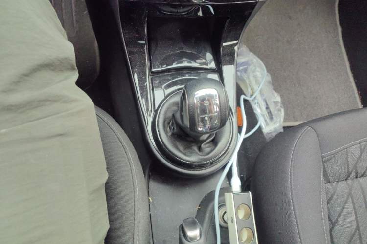 Used Citroen C-Quatre 2016 Classic Sedan 1.6L Manual CNG Gear Lever