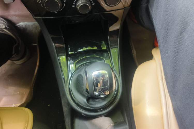 Used Citroen C-Quatre 2016 Classic Sedan 1.6L Manual - Premium Version Gear Lever