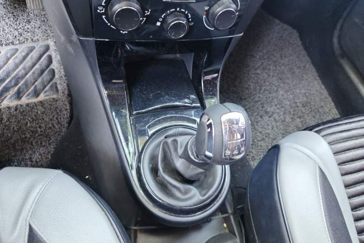 Used Citroen C-Quatre 2016 Classic Sedan 1.6L Manual CNG Gear Lever
