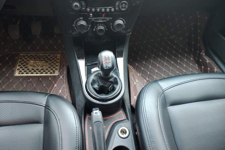 Used Citroen C-Quatre 2016 Classic Sedan 1.6L Manual - Premium Version Gear Lever
