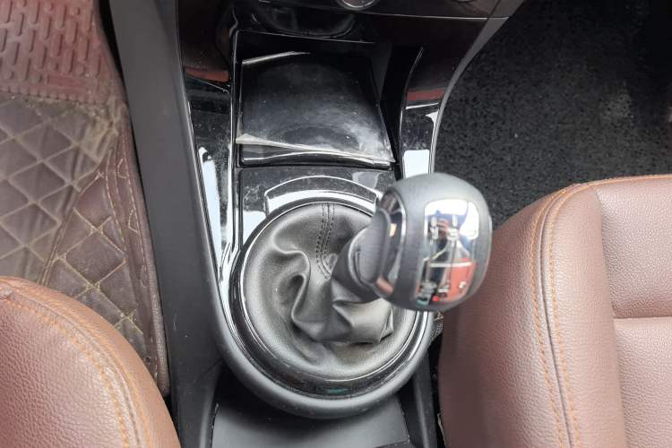 Used Citroen C-Quatre 2016 Classic Sedan 1.6L Manual - Premium Version Gear Lever