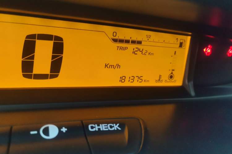 Used Citroen C-Quatre 2016 Classic Sedan 1.6L Manual CNG Odometer Close Up