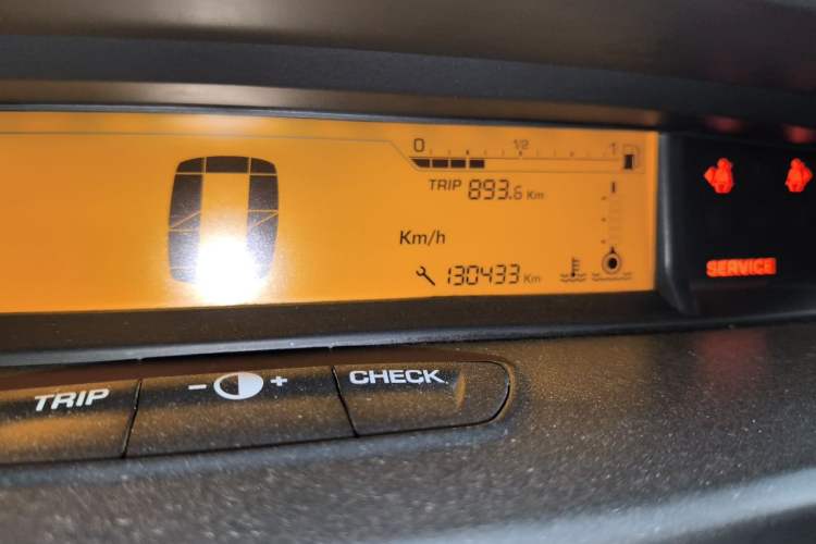 Used Citroen C-Quatre 2016 Classic Sedan 1.6L Manual CNG Odometer Close Up