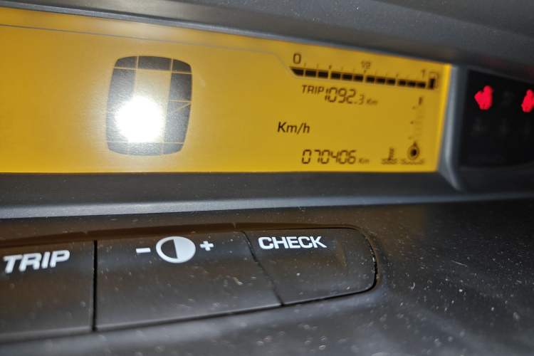 Used Citroen C-Quatre 2016 Classic Sedan 1.6L Manual - Premium Version Odometer Close Up