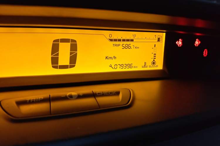 Used Citroen C-Quatre 2016 Classic Sedan 1.6L Manual CNG Odometer Close Up