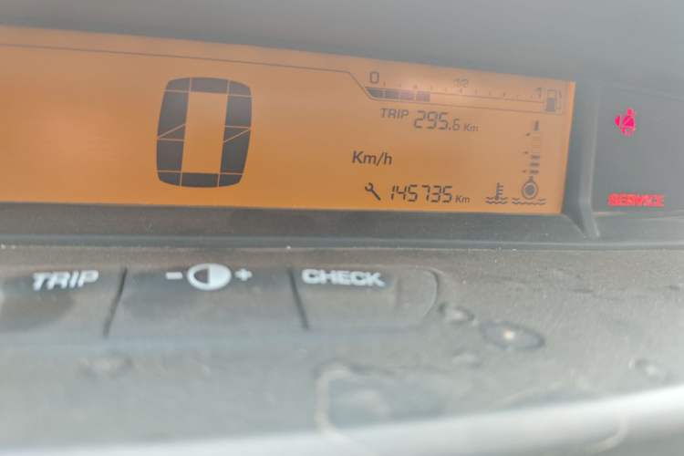 Used Citroen C-Quatre 2016 Classic Sedan 1.6L Manual CNG Odometer Close Up
