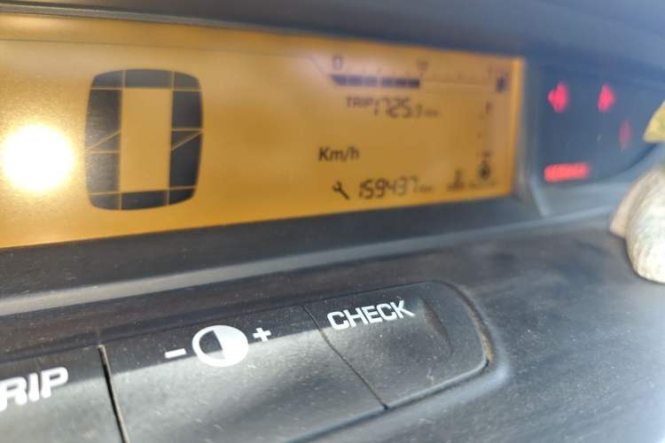 Used Citroen C-Quatre 2016 Classic Sedan 1.6L Manual CNG Odometer Close Up