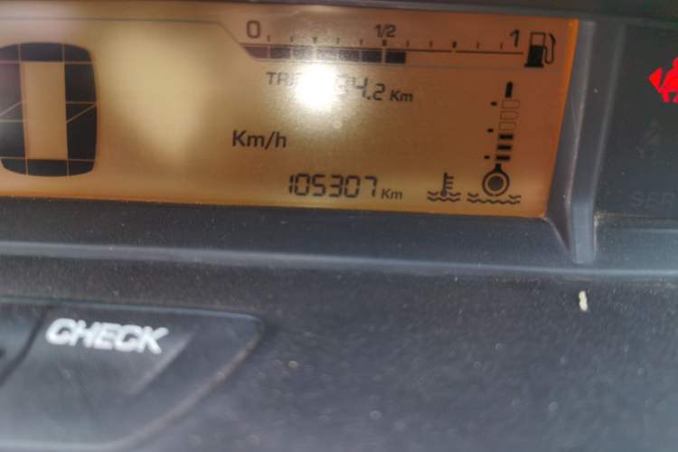 Used Citroen C-Quatre 2016 Classic Sedan 1.6L Manual CNG Odometer Close Up