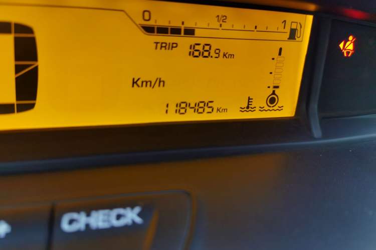 Used Citroen C-Quatre 2016 Classic Sedan 1.6L Manual CNG Odometer Close Up