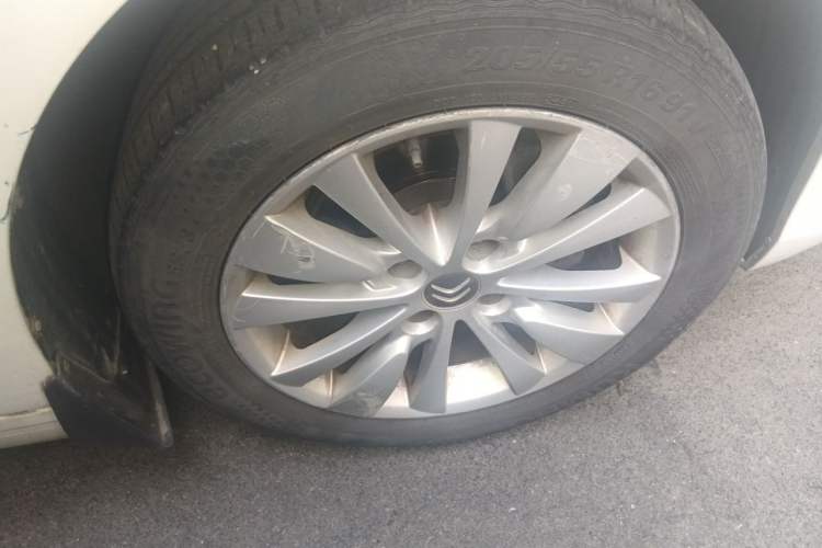 Used Citroen C-Quatre 2016 Classic Sedan 1.6L Manual - Premium Version Right Front Wheel Hub