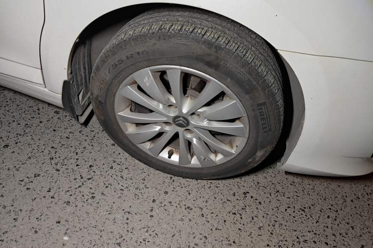 Used Citroen C-Quatre 2016 Classic Sedan 1.6L Manual CNG Right Front Wheel Hub