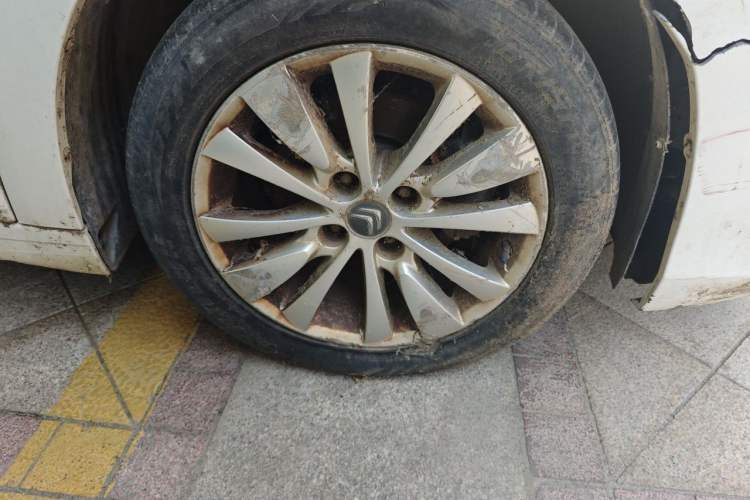Used Citroen C-Quatre 2016 Classic Sedan 1.6L Manual CNG Right Front Wheel Hub