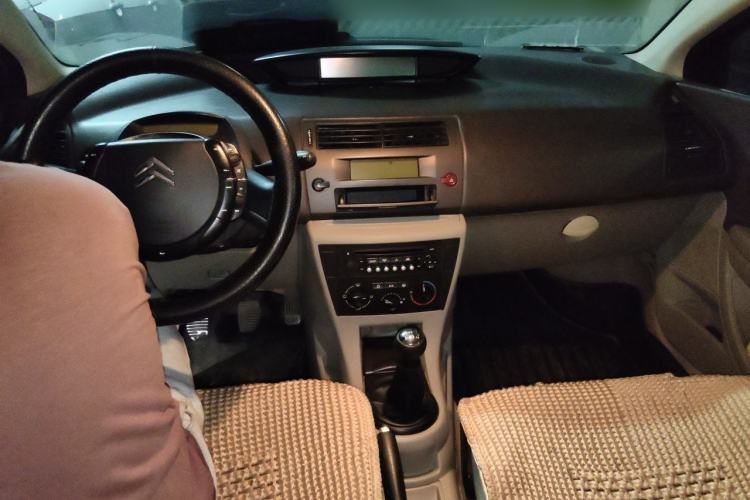 Used Citroen C-Triomphe 2006 2.0L Manual Elite Edition Center Console