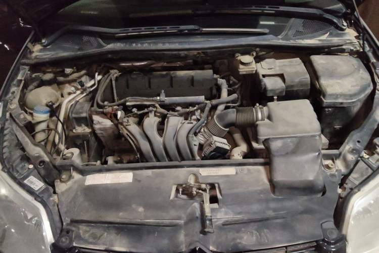 Used Citroen C-Triomphe 2006 2.0L Manual Elite Edition Engine Bay