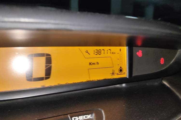 Used Citroen C-Triomphe 2006 2.0L Manual Elite Edition Odometer Close Up