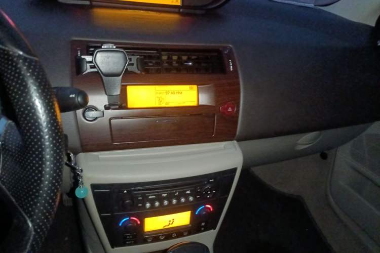Used Citroen C-Triomphe 2006 2.0L Automatic Luxury Version Audio And AC Panel