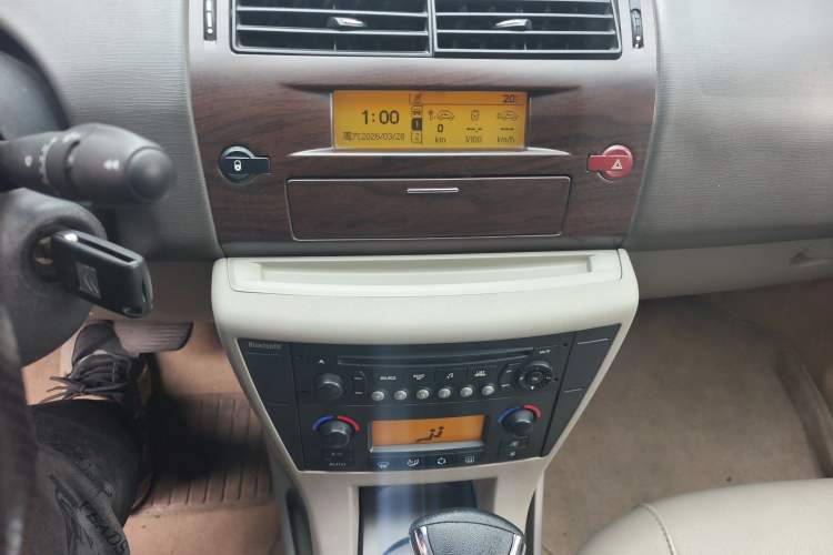 Used Citroen C-Triomphe 2006 2.0L Automatic Flagship Edition Audio And AC Panel