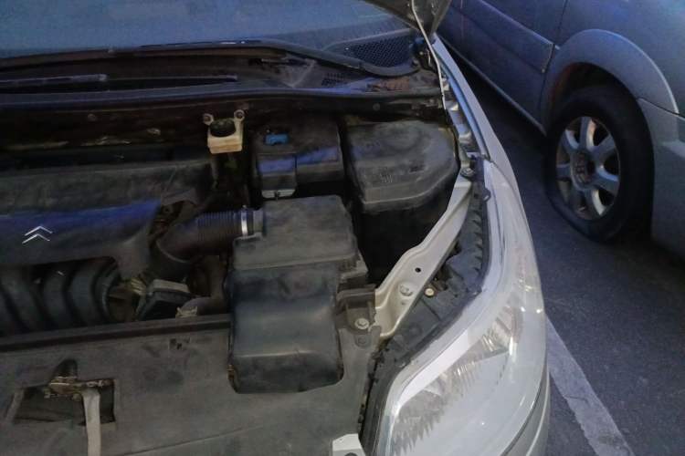 Used Citroen C-Triomphe 2006 2.0L Automatic Luxury Version Engine Bay Left