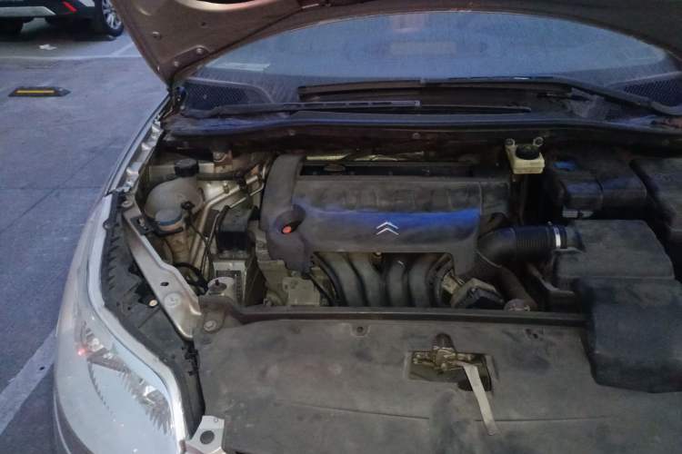 Used Citroen C-Triomphe 2006 2.0L Automatic Luxury Version Engine Bay Right