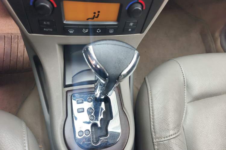 Used Citroen C-Triomphe 2006 2.0L Automatic Flagship Edition Gear Lever