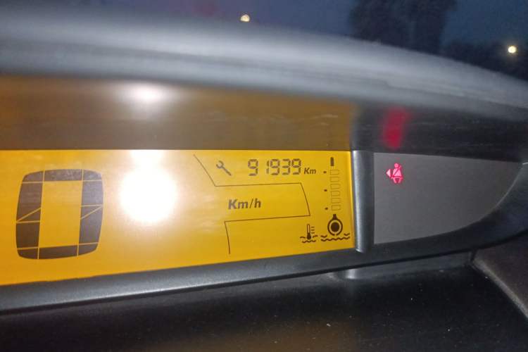 Used Citroen C-Triomphe 2006 2.0L Automatic Luxury Version Odometer Close Up