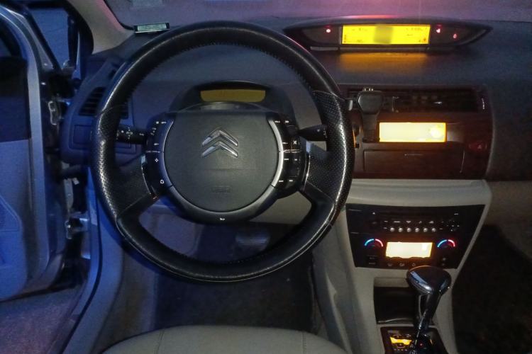 Used Citroen C-Triomphe 2006 2.0L Automatic Luxury Version Steering Wheel