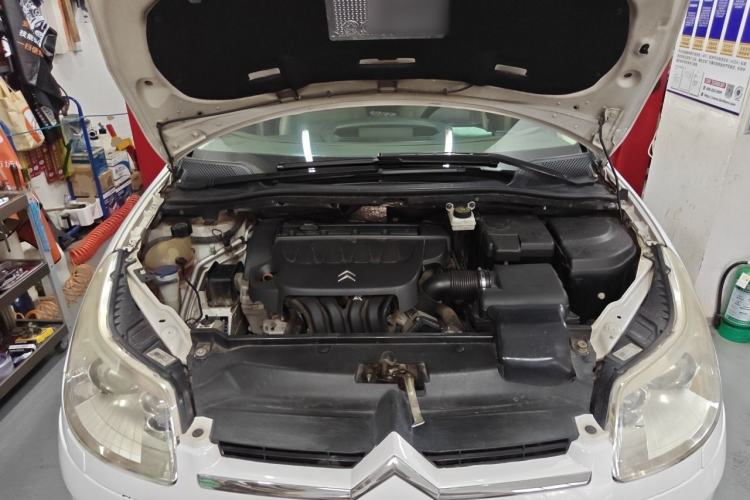 Used Citroen C-Triomphe 2006 2.0L Automatic Luxury Version Engine Bay