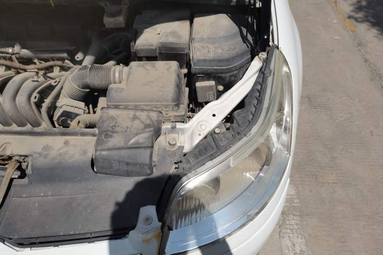 Used Citroen C-Triomphe 2006 2.0L Manual Luxury Version Engine Bay Left
