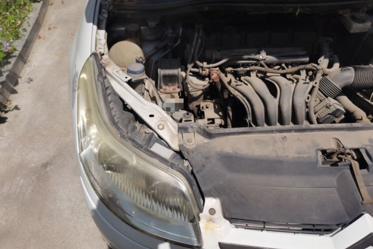 Used Citroen C-Triomphe 2006 2.0L Manual Luxury Version Engine Bay Right