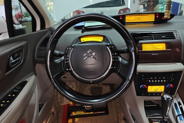 Used Citroen C-Triomphe 2006 2.0L Automatic Luxury Version Steering Wheel