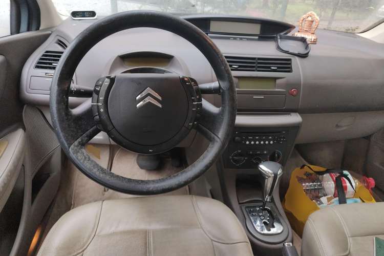 Used Citroen C-Triomphe 2008 2.0L Automatic Elite Edition Center Console