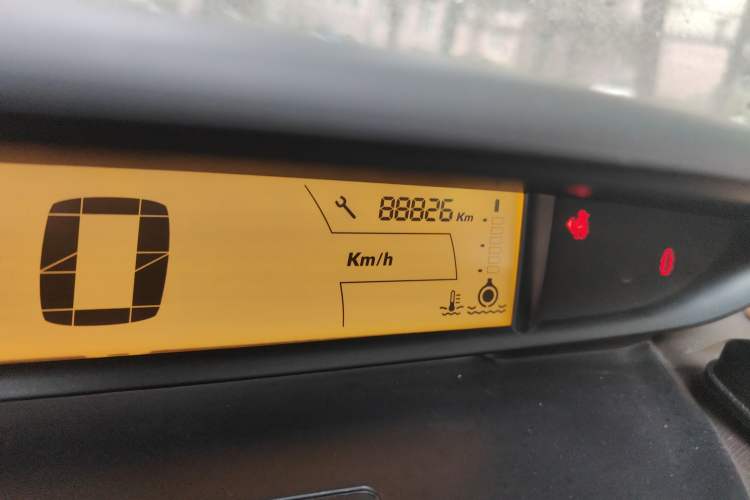 Used Citroen C-Triomphe 2008 2.0L Automatic Elite Edition Odometer Close Up