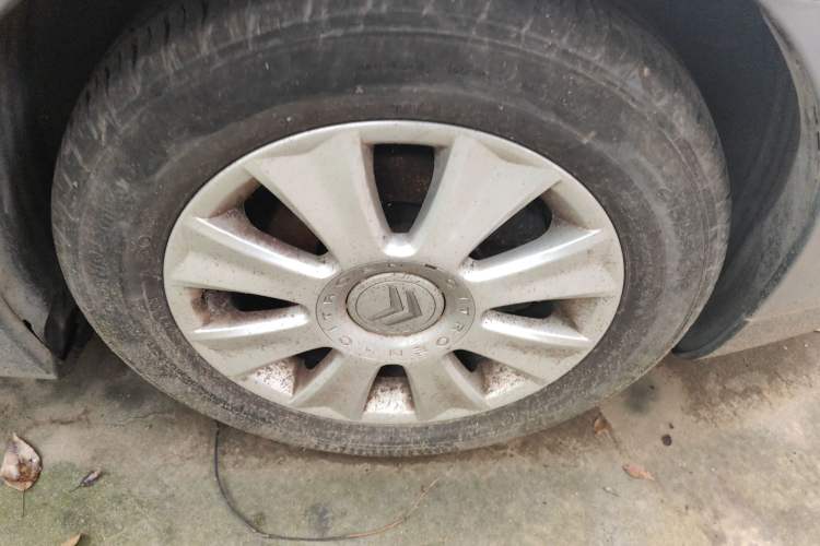 Used Citroen C-Triomphe 2008 2.0L Automatic Elite Edition Right Front Wheel Hub