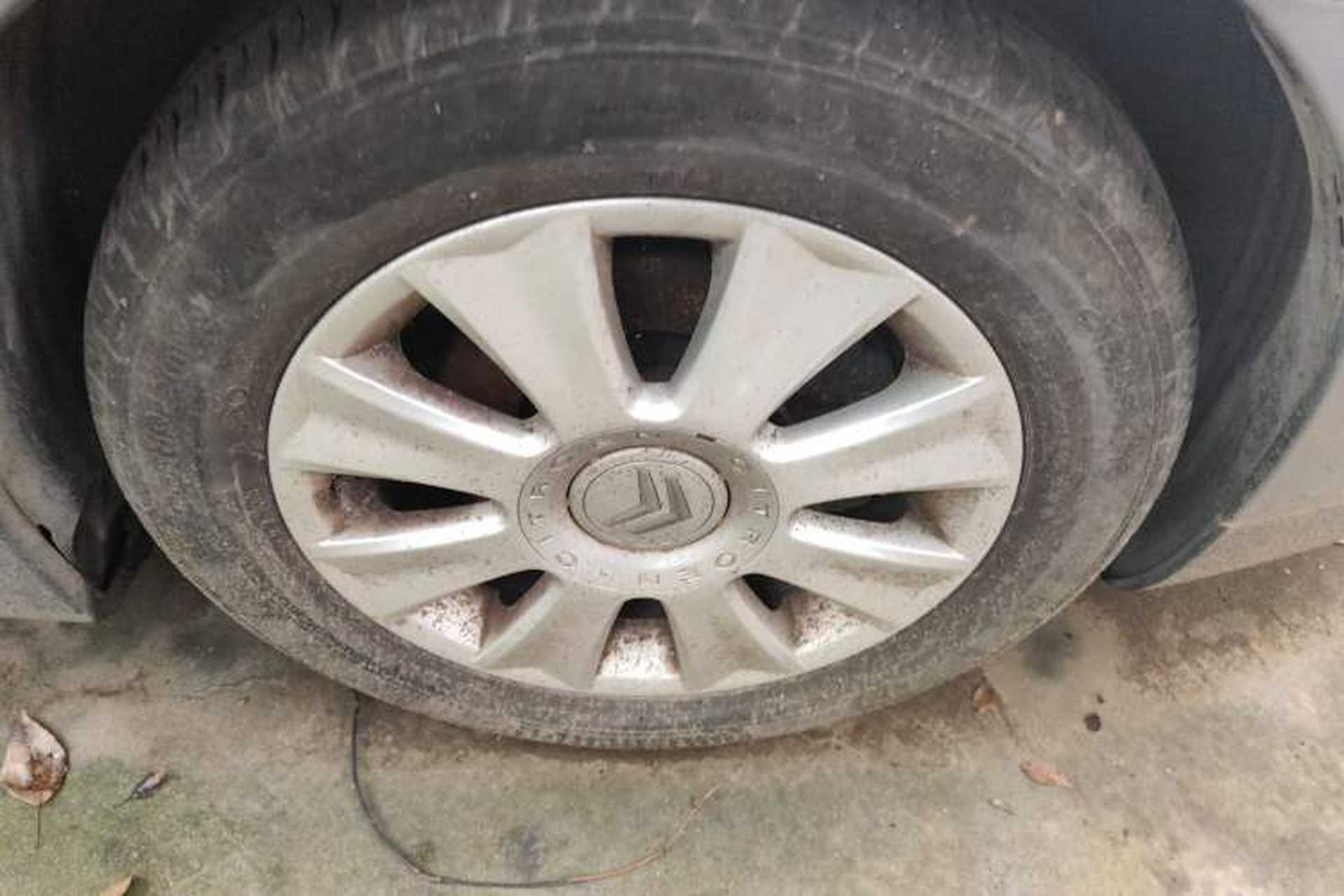 Used Citroen C-Triomphe 2008 2.0L Automatic Elite Edition Right Front Wheel Hub