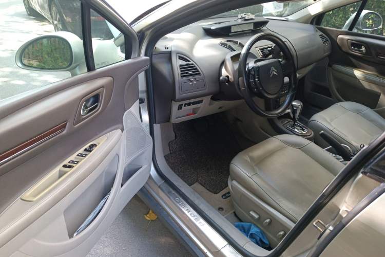 Used Citroen C-Triomphe 2008 2.0L Automatic Elite Edition Driver Seat