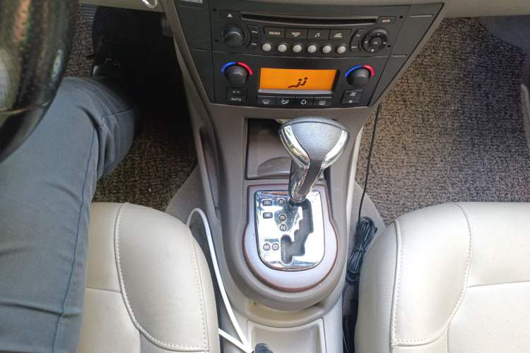 Used Citroen C-Triomphe 2008 2.0L Automatic Elite Edition Gear Lever