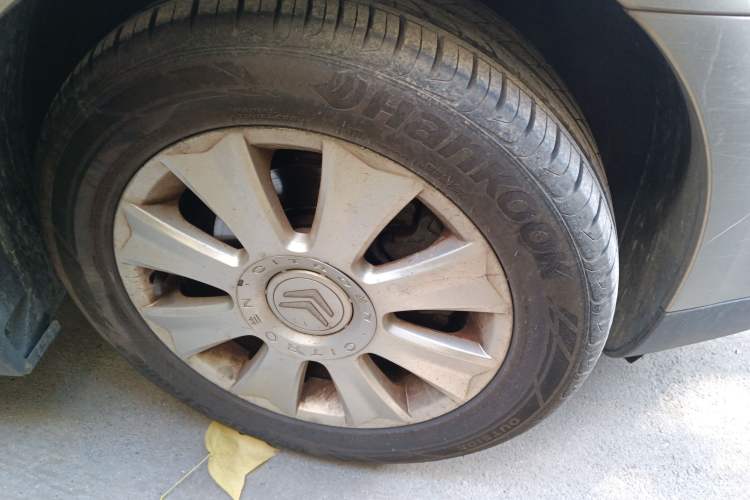 Used Citroen C-Triomphe 2008 2.0L Automatic Elite Edition Right Front Wheel Hub