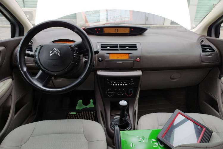 Used Citroen C-Triomphe 2010 2.0L Manual Classic Edition Center Console