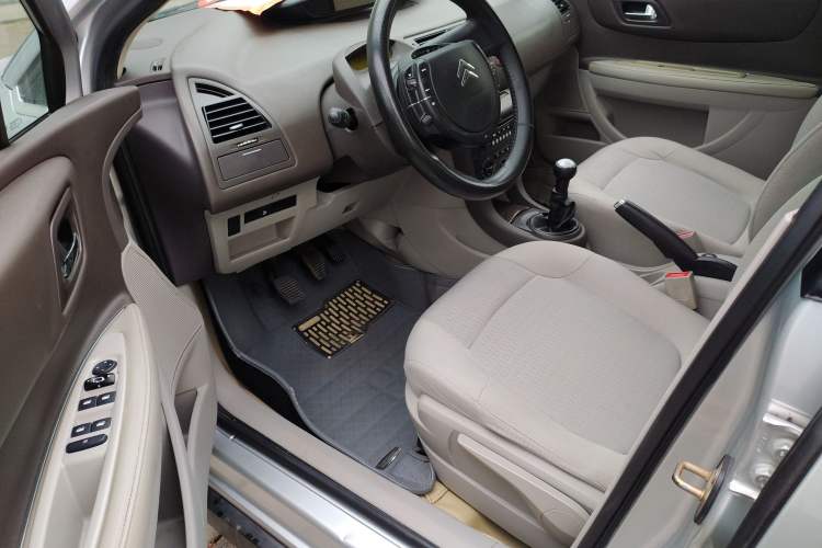 Used Citroen C-Triomphe 2010 2.0L Manual Classic Edition Driver Seat
