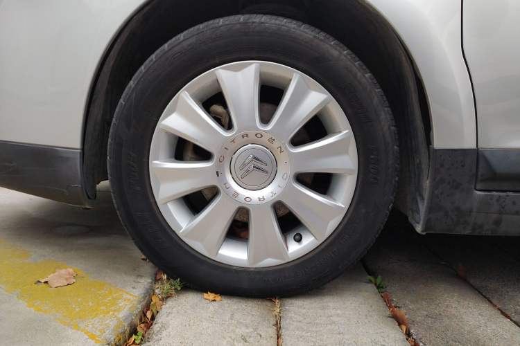 Used Citroen C-Triomphe 2010 2.0L Manual Classic Edition Left Front Wheel Hub