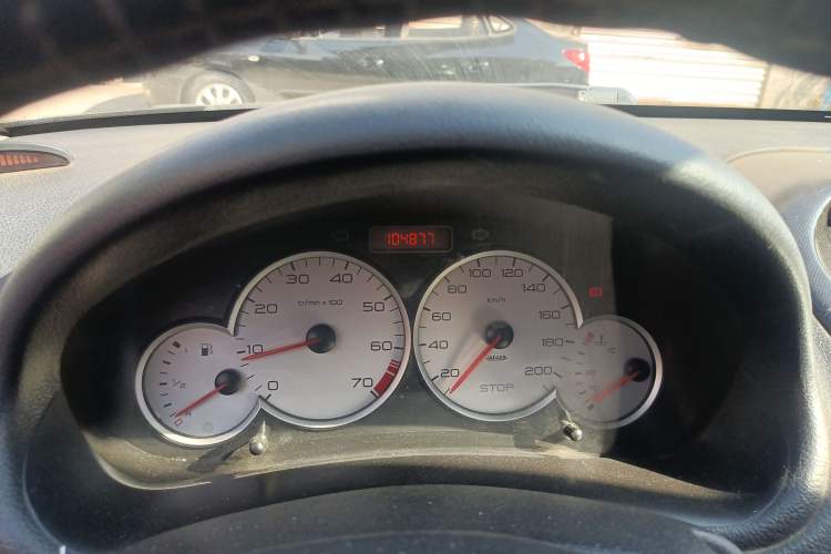 Used Citroen C2 2008 1.4 MT SX Odometer Close Up