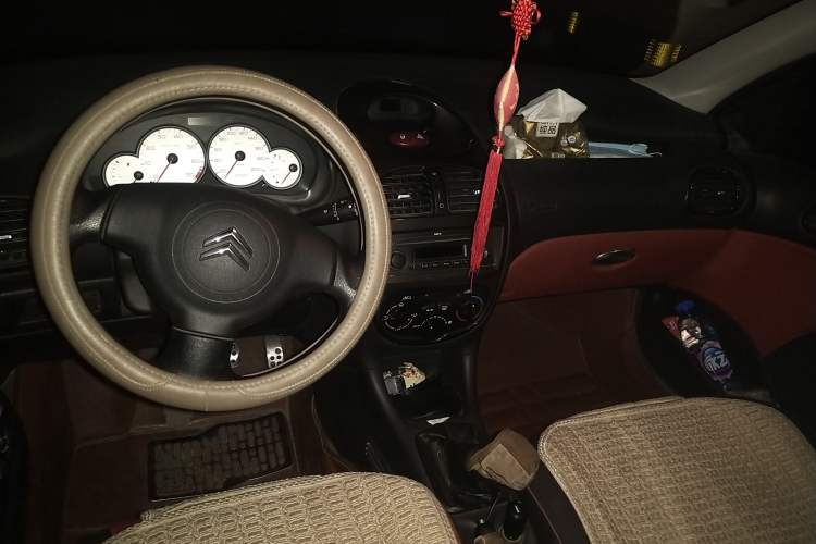 Used Citroen C2 2008 1.4 MT SX Center Console
