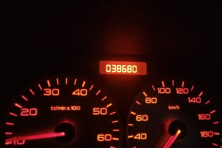 Used Citroen C2 2008 1.4 MT SX Odometer Close Up