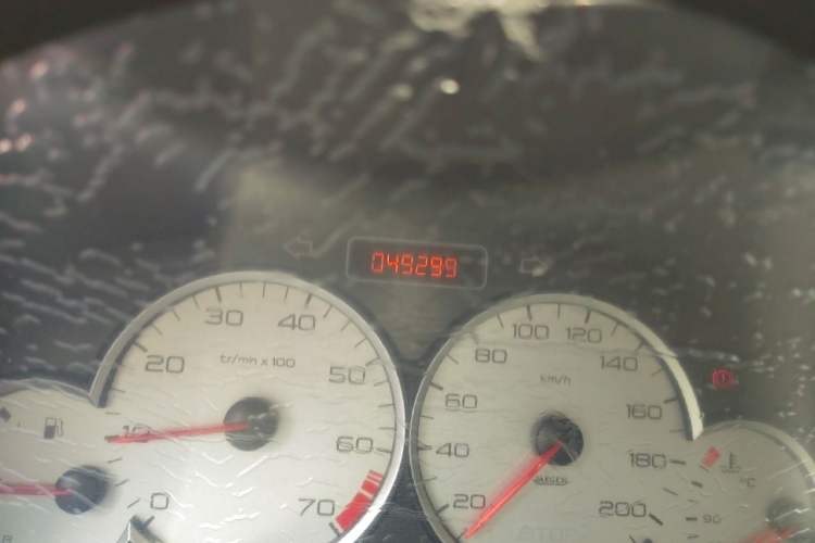 Used Citroen C2 2010 1.4L Manual Sport Edition Odometer Close Up