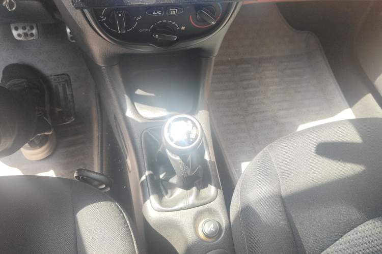 Used Citroen C2 2012 1.4L Manual Comfort Edition Gear Lever