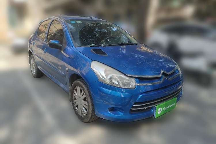Used Citroen C2 2013 CROSS 1.6L Automatic Sport Model Front Right 45 Deg